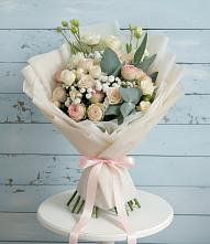 Букет цветов из:  Розы и Лизиантусы в Лучегорске