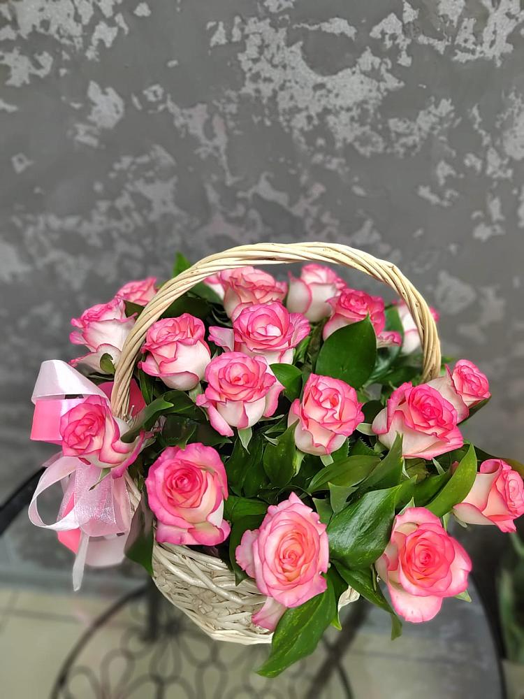 Цветочная композиция из Розы в корзине в Лучегорске