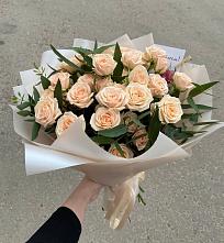 Букет Кремовые розы Латте в Лучегорске