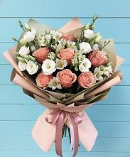 Букет цветов из:  Розы, Альстромерии и Лизиантусы в Лучегорске