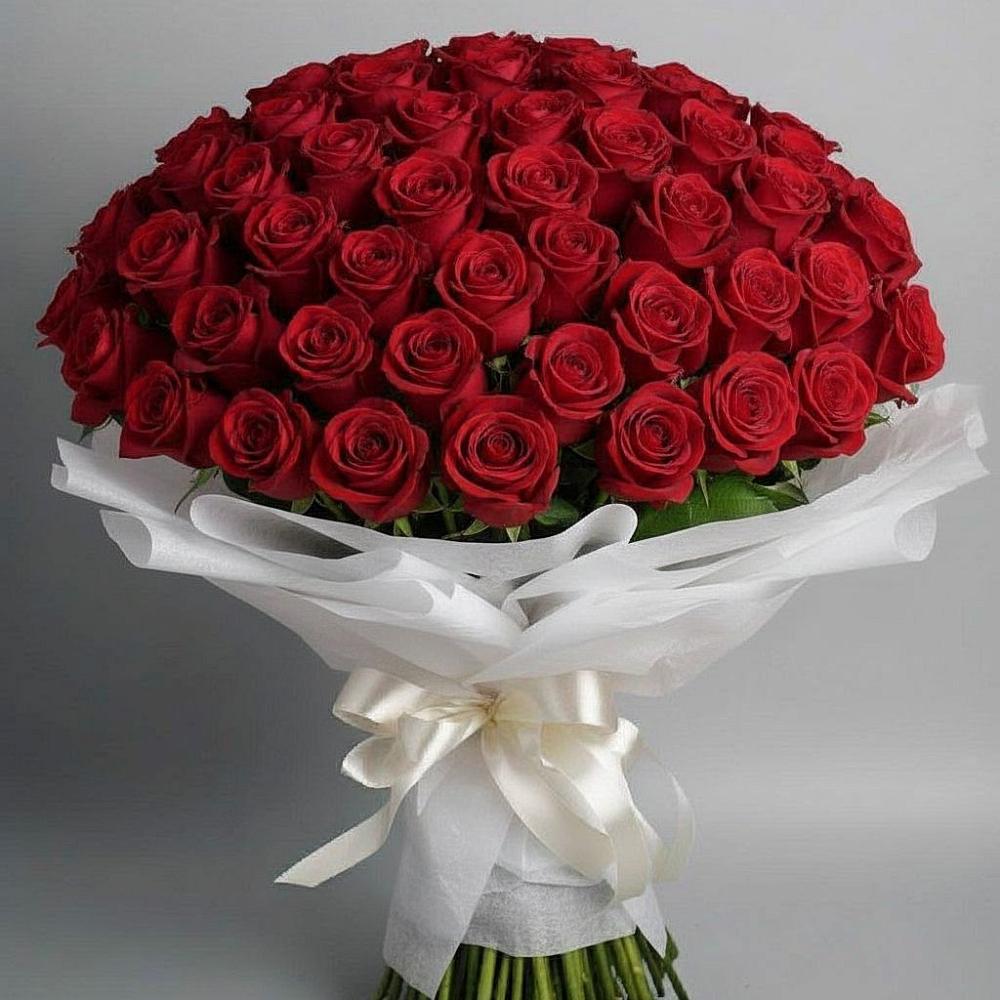 Букет 101 Красная роза Блэк Мэджик в Лучегорске