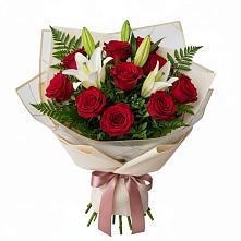 Букет цветов из:  Лилии и Розы в Лучегорске