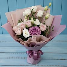 Букет цветов из:  Розы и Лизиантусы в Лучегорске