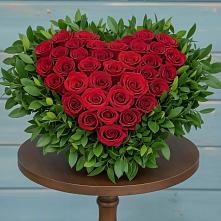 Цветочная композиция из Розы в виде сердца в Лучегорске