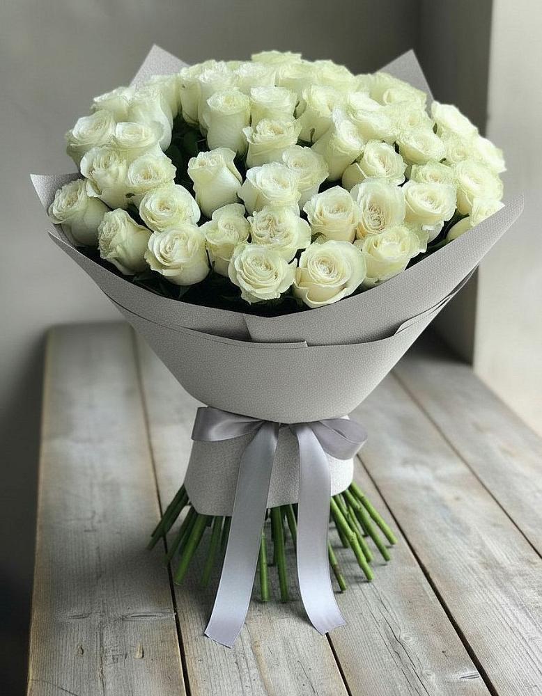 Букет 35 Белых роз в Лучегорске