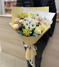 Букет цветов из:  Альстромерии, Розы и Хризантемы в Лучегорске