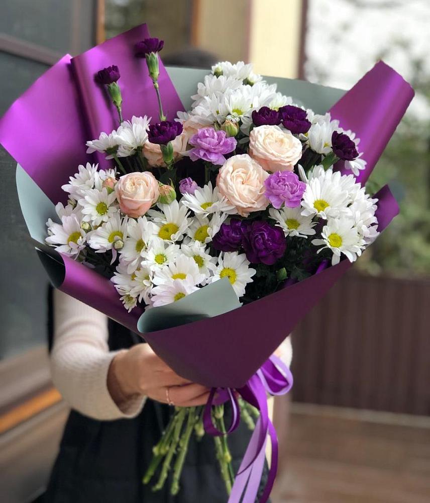 Букет цветов из: Хризантемы, Гвоздики и Розы в Лучегорске