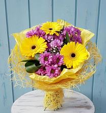 Букет цветов из:  Хризантемы и Герберы в Лучегорске