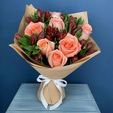 Букет цветов из:  Розы и Альстромерии в Лучегорске