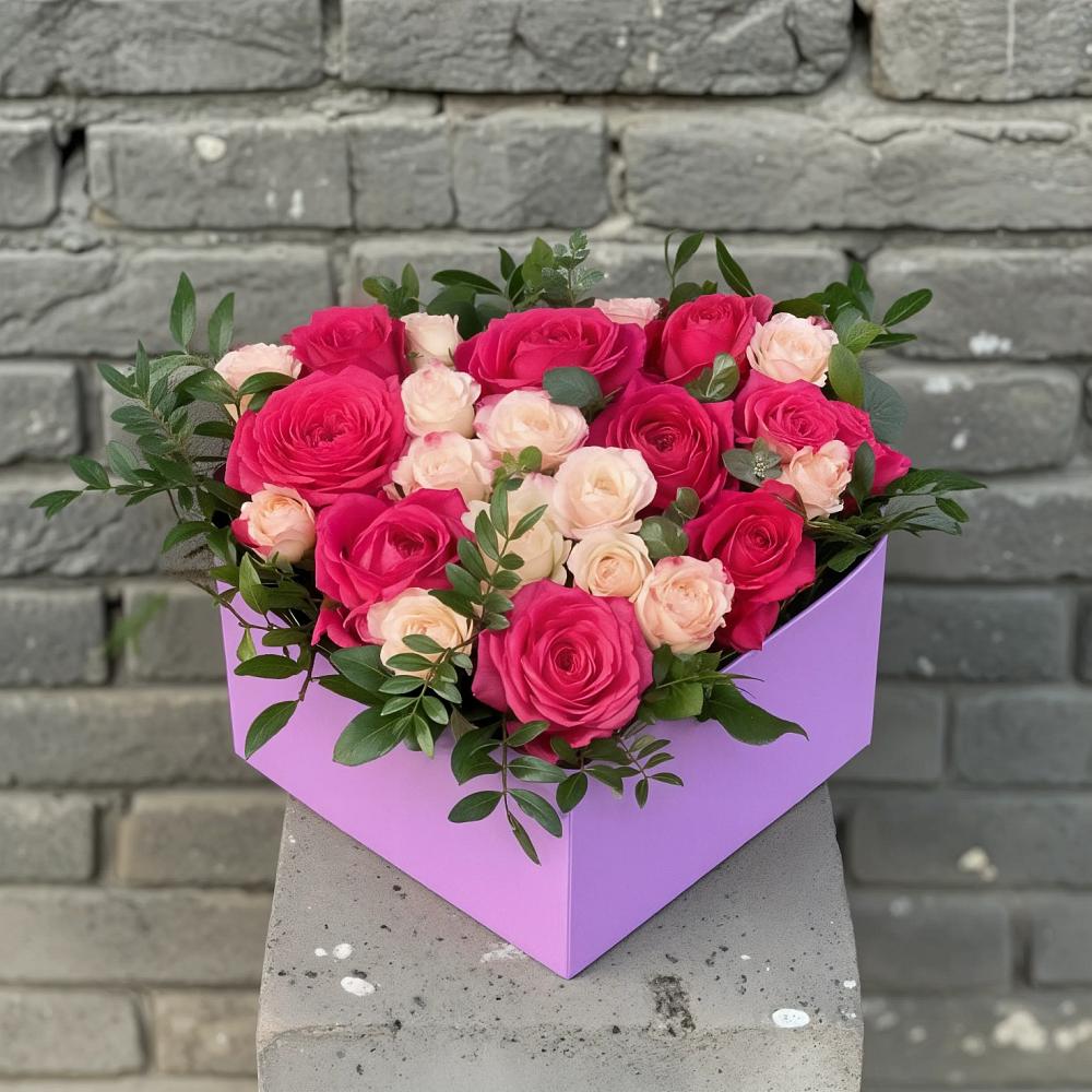 Цветочная композиция из Розы в коробке в Лучегорске