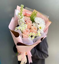 Букет цветов из:  Хризантемы и Розы в Лучегорске