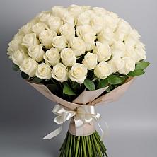 Букет 101 беля роза Белоснежка в Лучегорске