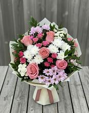 Букет цветов из:  Альстромерии, Гвоздики, Розы и Хризантемы в Лучегорске
