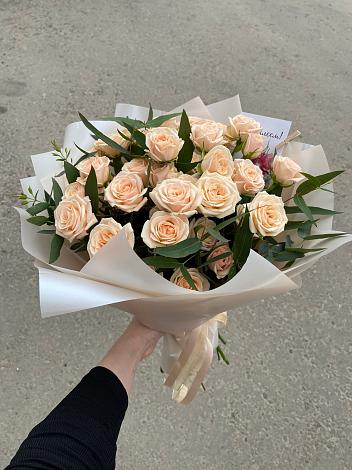 Букет Кремовые розы Латте в Лучегорске
