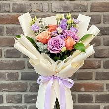 Букет цветов из:  Лизиантусы и Розы #REPLACE_PRED# Лучегорске