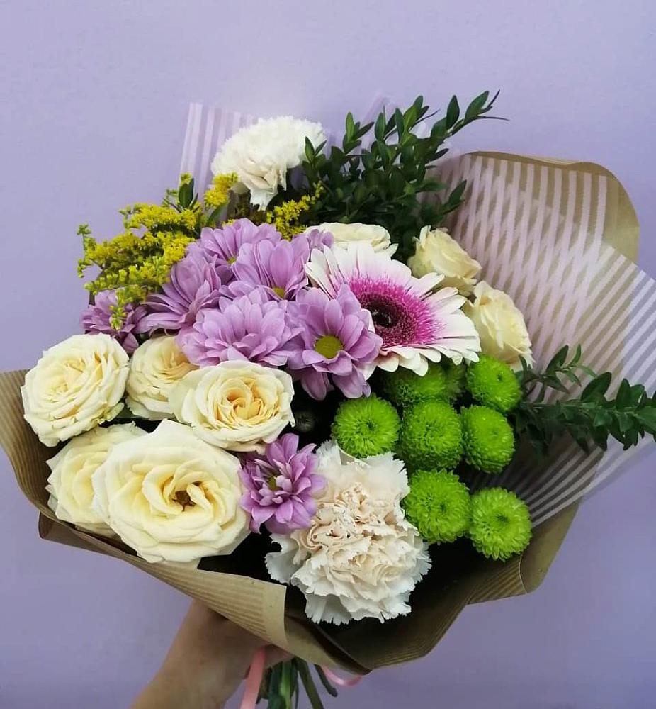 Букет цветов из: Хризантемы, Розы, Гвоздики и Герберы в Лучегорске