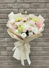 Букет цветов из:  Гвоздики, Розы, Лизиантусы и Хризантемы в Лучегорске