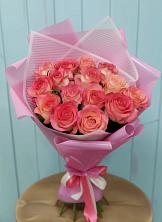 Букет 15 Розовых роз Равель в Лучегорске