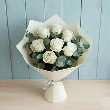 Букет Белые розы в Эвкалипте в Лучегорске