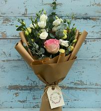 Букет цветов из:  Розы и Лизиантусы в Лучегорске