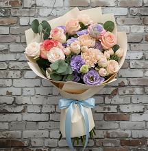 Букет цветов из:  Розы, Лизиантусы и Гвоздики #REPLACE_PRED# Лучегорске