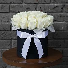 Цветочная композиция из Розы в шляпной коробке в Лучегорске