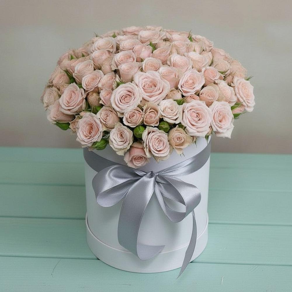 Цветочная композиция из Розы в шляпной коробке в Лучегорске